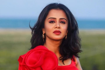 சேலையில் செம போட்டோஷூட்.. முன்னணி நடிகைகளை மிஞ்சிய தொகுப்பாளினி அஞ்சனா