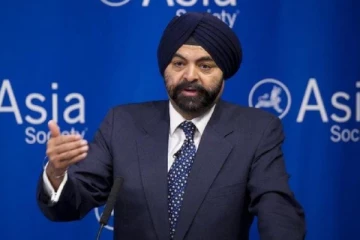 உலகத்தை கட்டி ஆளப்போகும் இந்தியர் - மூக்கு மேல் கை வைக்கும் உலக நாடுகள்