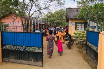 வவுனியாவில் பதற்றம்- ஆசிரியர் மீது கொடூரத் தாக்குதல்!
