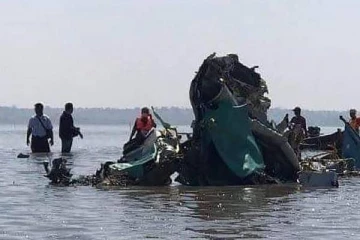 மியான்மரில் ஏரியில் விழுந்த போர் விமானம்...உயிரிழந்த விமானி