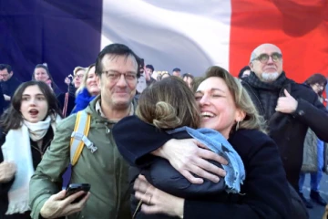 பிரான்சில் நிறைவேற்றப்பட்ட வரலாற்றுச் சிறப்புமிக்க மசோதா., பெண்கள் வரவேற்பு