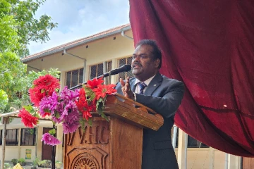 வறுமையின் காரணத்தால் கல்வியை விட்டு விலகும் மாணவர்கள்: பேராசிரியர் தகவல்