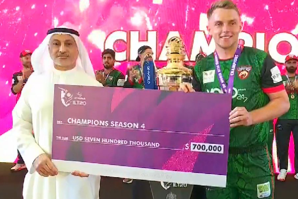 ILT20 தொடர் - முதல்முறையாக சாம்பியன் பட்டம் வென்ற சாம் கரனின் DV அணி | Sam Curran Desert Vibers Wom Maiden Ilt20 Cup