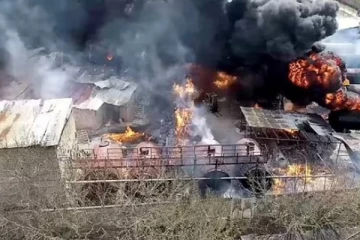 ரஷ்யாவில் தொடரும் மர்மம்- பற்றியெரியும் இராணுவக் கட்டடங்கள்!