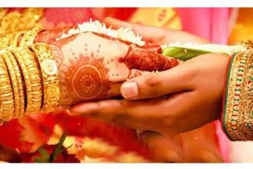 பெற்ற மகனையே திருமணம் செய்துகொண்ட தாய்..கணவர் போலீசில் புகார் - அதிர்ச்சி சம்பவம்