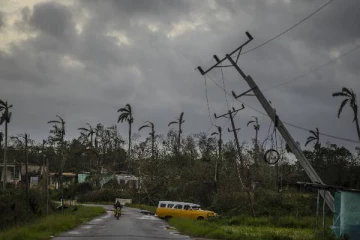 துவம்சம் செய்த புயல்... மொத்தமாக இருளில் மூழ்கிய நாடு