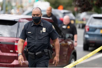 அமெரிக்கா விளையாட்டு பேரணி துப்பாக்கிச் சூட்டில் ஒருவர் பலி