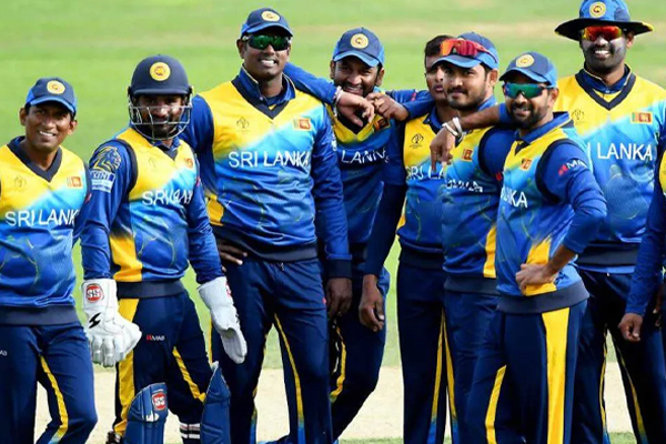 இலங்கை கிரிக்கெட் அணியினர்  குழாம் நாட்டிலிருந்து புறப்பட்டுச் சென்றனர் | Sri Lankan Cricket Team Left The Country In Droves