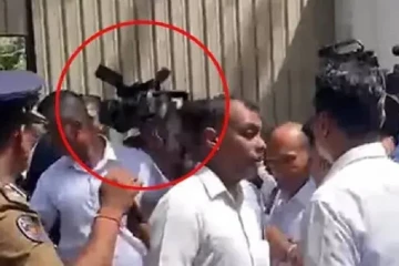 හිටපු ජනාධිපතිගේ ආරක්ෂකයාට පහරදුන් බව කියන කැමරා ශිල්පියාට පොලිස් ඇප
