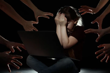 நாட்டில் அதிகரிக்கும் இணையவழி பாலியல் துஷ்பிரயோகம்; பாதிக்கப்பட்டவர்கள் தொடர்பில் பகீர் தகவல்