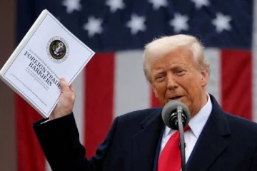 ட்ரம்பால் தடுமாறும் உலக வர்த்தகம்... அமெரிக்காவை தொடர்பு கொண்ட 50 நாடுகள்