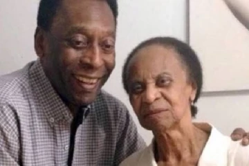 பீலே இறந்தது தெரியாமல் இன்னமும் காத்திருக்கும் அவரது 100 வயது தாயார்