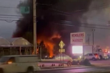 அமெரிக்காவில் திடீரென விபத்துக்குள்ள விமானம்! 2 பேர் உடல் கருகி பலி