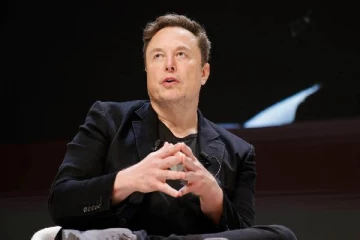 புத்தாண்டு பிறக்கும் சில மணிநேரம் முன்பு... ரூ 960 கோடியை நன்கொடையாக அளித்த எலோன் மஸ்க்