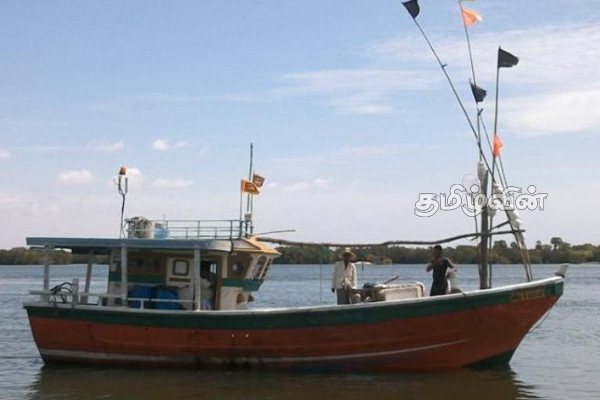 ஆழ்கடலுக்கு தொழிலுக்காக சென்ற நான்கு கடற்றொழிலாளர்களை காணவில்லை: உறவினர்கள் விசனம் (Photos) | Missing Sri Lanka Fisherman Police Investigation