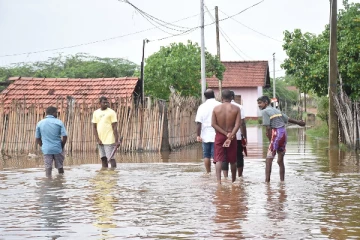 கடும் மழையால் மன்னார் நீரில் முழ்கியது
