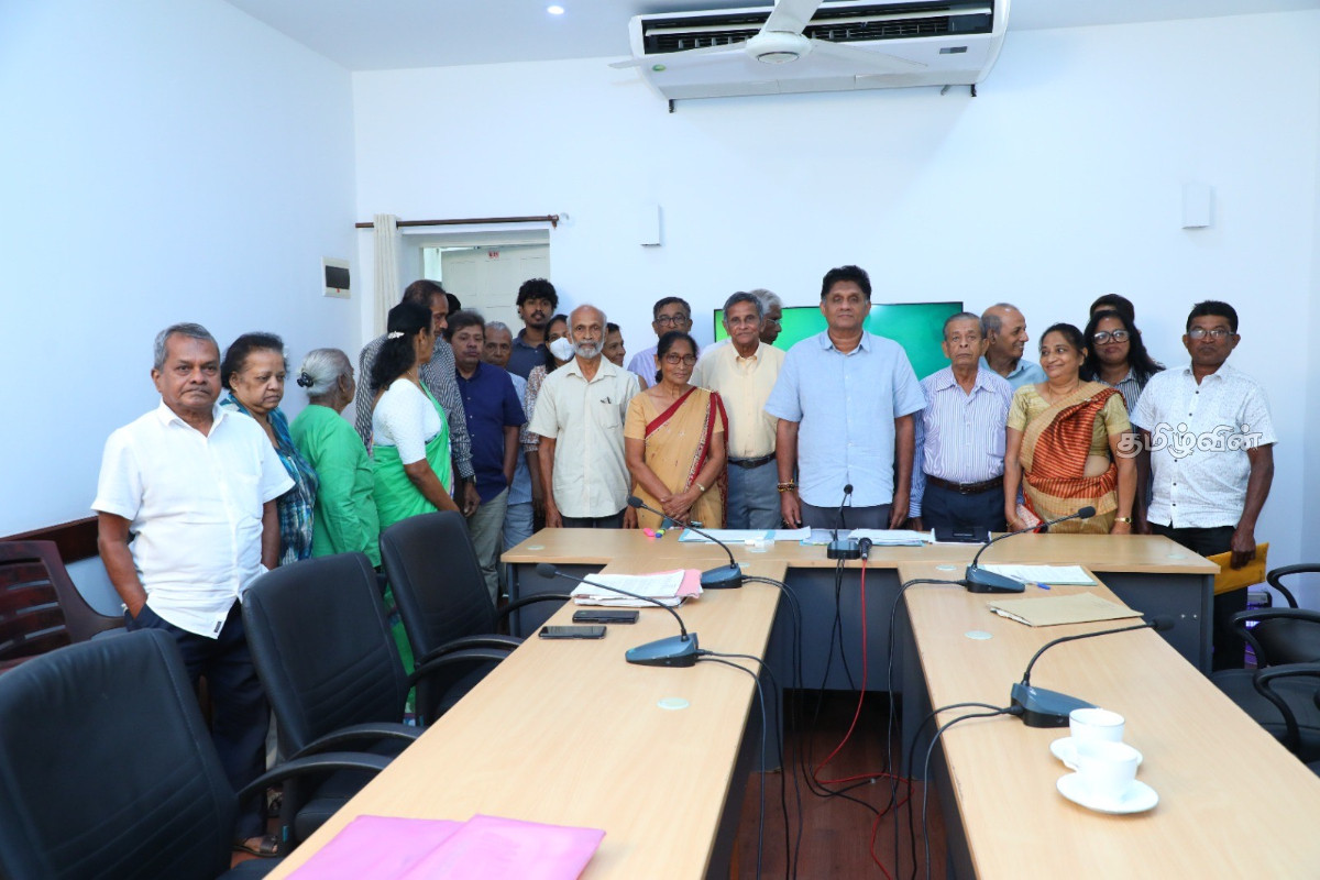 விவசாயிகளை வாழ வைப்பதாகக் கூறிவிட்டு இன்று நட்டாற்றில் கைவிட்டுள்ளது அநுர அரசு - சஜித் குற்றச்சாட்டு | Sajith Accuses Anura Government Abandoning Farmers விவசாயிகளை வாழ வைப்பதாகக் கூறிவிட்டு இன்று நட்டாற்றில் கைவிட்டுள்ளது அநுர அரசு - சஜித் குற்றச்சாட்டு | Sajith Accuses Anura Government Abandoning Farmers