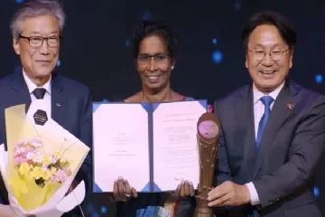 தென் கொரியாவில் மனித உரிமைகளுக்கான குவாங்ஜு விருதினை பெற்ற யாழ். பெண்