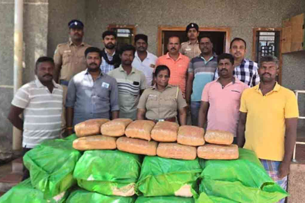 இலங்கைக்கு கடத்தவிருந்த பெருந்தொகை ஆபத்தான பொருள் பறிமுதல் | Large Dangerous Items Seized Smuggling இலங்கைக்கு கடத்தவிருந்த பெருந்தொகை ஆபத்தான பொருள் பறிமுதல் | Large Dangerous Items Seized Smuggling