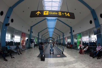 கட்டுநாயக்க விமான நிலையத்தில் வெளிநாட்டு யுவதி கைது! வெளியான காரணம்