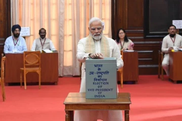 குடியரசு துணைத் தலைவர் தேர்தல் - முதல் ஆளாக வாக்களித்த பிரதமர்!