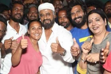 லால் சலாம் படத்தை இயக்கிய தனது மகள் ஐஸ்வர்யாவுக்கு ரஜினிகாந்த் செய்த விஷயம்- வைரலாகும் போட்டோ