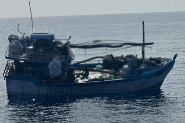 கடற்படையினரின் அதிரடி நடவடிக்கை : கைப்பற்றப்பட்ட ஒரு தொகுதி ஐஸ் போதைப்பொருள் | Boat Seized With Ice In Kalpitiya கடற்படையினரின் அதிரடி நடவடிக்கை : கைப்பற்றப்பட்ட ஒரு தொகுதி ஐஸ் போதைப்பொருள் | Boat Seized With Ice In Kalpitiya