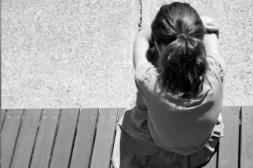 பாத்ரூமில் கேட்ட முனகல் சத்தம்: வாயில் துணியுடன் 13 வயது சிறுமி பட்ட அவஸ்தை