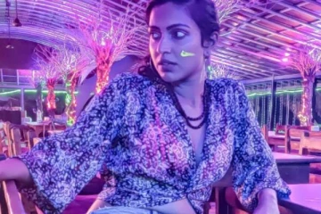 இரவு பார்ட்டியில் பாட்டிலுடன் நடிகை அமலா பால்! கூட இந்த வாரிசு நடிகரா?