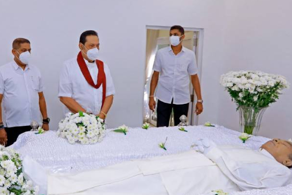 குணரத்ன வீரகோனின் பூதவுடலுக்கு இறுதி அஞ்சலி செலுத்திய பிரதமர்! | Gunaratna Weerakoon Final Tripute Mahinda குணரத்ன வீரகோனின் பூதவுடலுக்கு இறுதி அஞ்சலி செலுத்திய பிரதமர்! | Gunaratna Weerakoon Final Tripute Mahinda