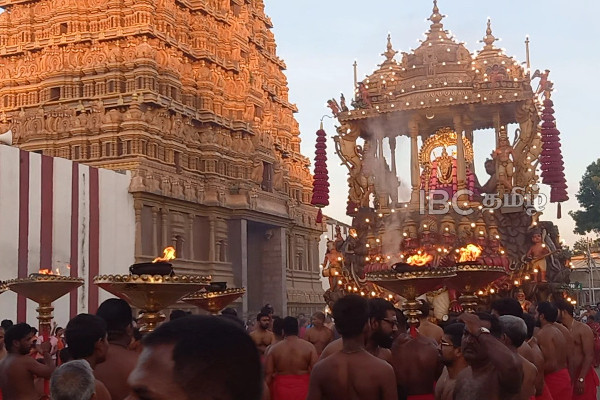 நல்லூர் கந்தசுவாமி கோவில் கார்த்திகை உற்சவம்(படங்கள்) | Karthikai Utsavam At Nallur Kandaswamy Temple