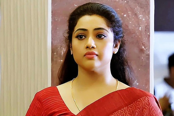 உருகி உருகி காதலித்த மீனா.. கடைசியில் வேறு ஒருவரை திருமணம் செய்து அதிர்ச்சி கொடுத்த நடிகர் | Actress Meena Loved Actor Hrithik Roshan உருகி உருகி காதலித்த மீனா.. கடைசியில் வேறு ஒருவரை திருமணம் செய்து அதிர்ச்சி கொடுத்த நடிகர் | Actress Meena Loved Actor Hrithik Roshan