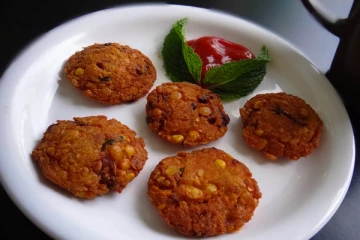 හවස තේ ඒකට  චිකන් වඩ හදමු මෙන්න රෙසිපි...