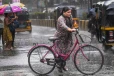 අධික වර්ෂාවෙන් මුම්බායි නගරය ජලයෙන් යටවෙයි – මාර්ග සහ දුම්රිය සේවා වලට සිදුවූ බලපෑම්