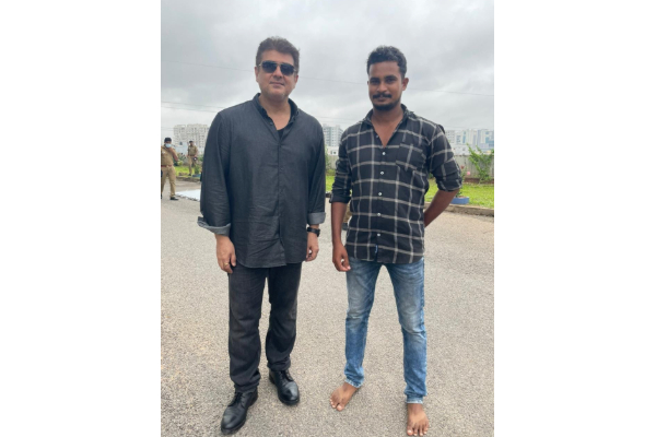 ரசிகருடன் தல அஜித்! வெளியான லேட்டஸ்ட் வலிமை ஷூட்டிங் ஸ்பாட் புகைப்படம் | Thala Ajit Shoo Spot Pic