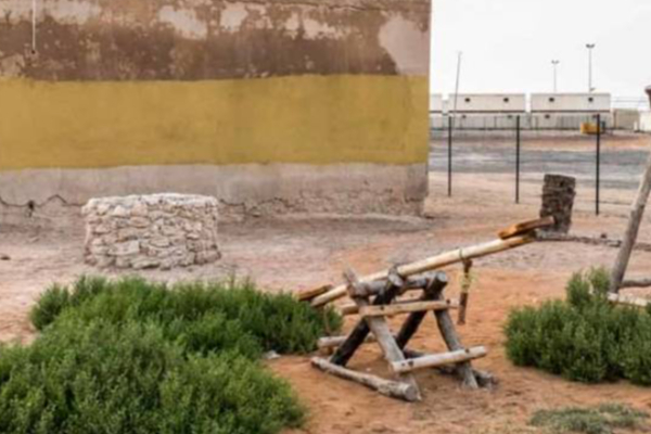 அமீரகத்தில் ஒரு பேய் நகரம்...50 வருடமாக தனித்து விடப்பட்ட பிரம்மாண்டப் பகுதி | Uae Have 50Years Aloned Devil City