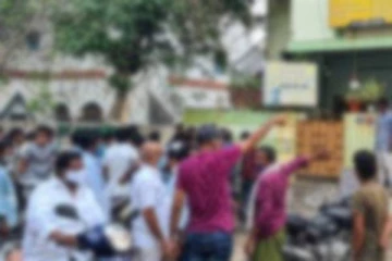 உறங்கிக்கொண்டிருந்த இளைஞன் மீது திடீர் வாள்வெட்டு தாக்குதல்!