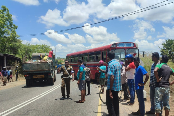 திருகோணமலை -மட்டக்களப்பு பிரதான வீதியில் விபத்து ; ஒருவர் படுகாயம் | Accident On Trincomalee Batticaloa Main Road