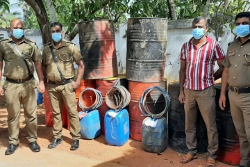 அடர்ந்த காட்டுப் பகுதியில் பொலிஸார் திடீர் முற்றுகை!
