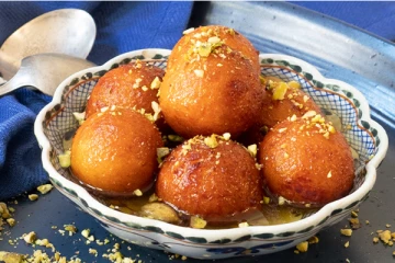 1/2 கப் கோதுமை மா இருந்தால் போதும்... நாவூறும் சுவையில் குலாப் ஜாமுன் ரெடி