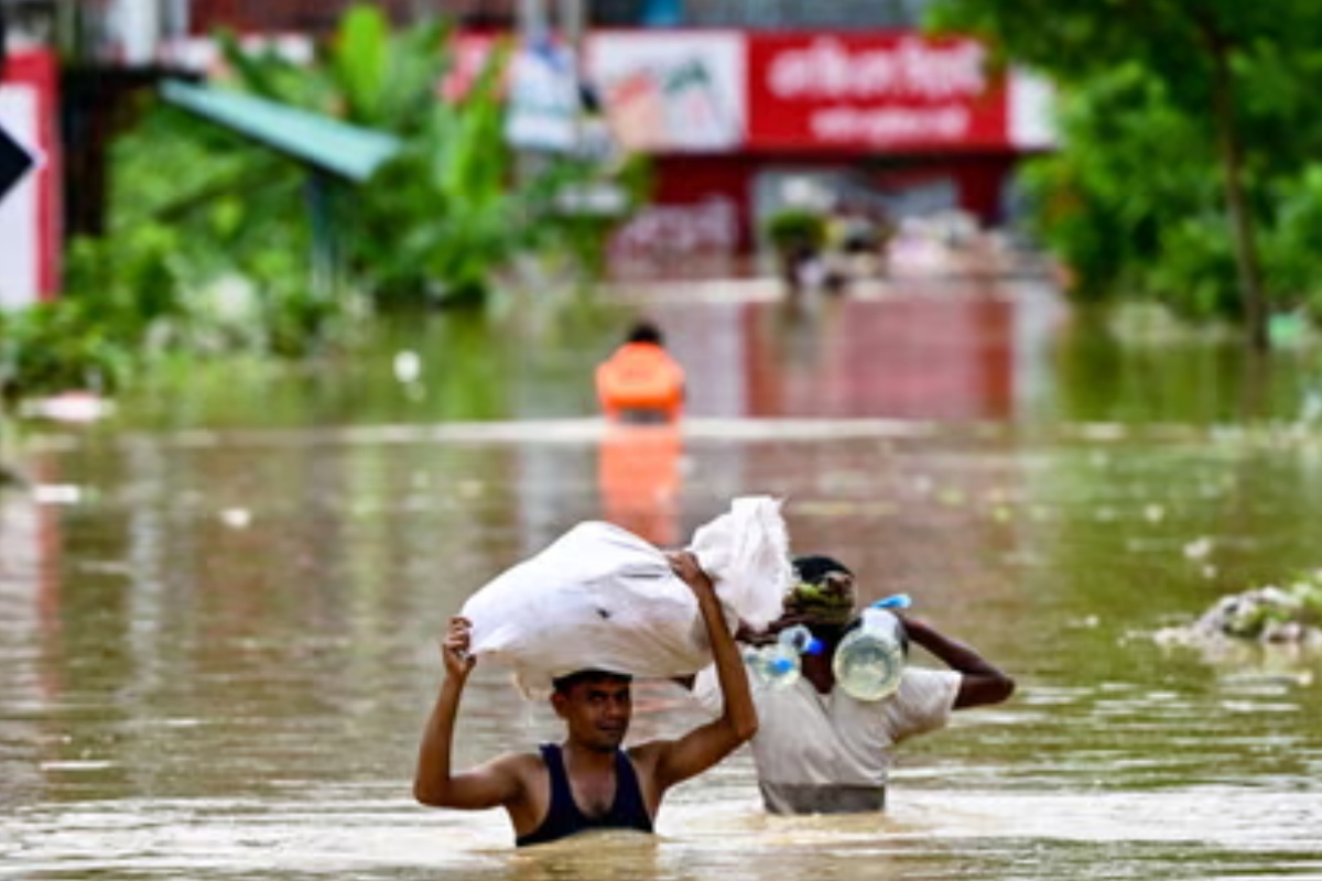 கண்டி நகரில் வெள்ளப்பெருக்கு : மேலும் பல மாவட்டங்களுக்கு விடுக்கப்பட்ட எச்சரிக்கை | Minor Flooding In Kandy Town கண்டி நகரில் வெள்ளப்பெருக்கு : மேலும் பல மாவட்டங்களுக்கு விடுக்கப்பட்ட எச்சரிக்கை | Minor Flooding In Kandy Town