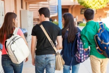 விசா கட்டுப்பாடுகள்: பிரித்தானியாவை விட்டு வெளியேறிய பல்லாயிரக்கணக்கான வெளிநாட்டவர்கள்