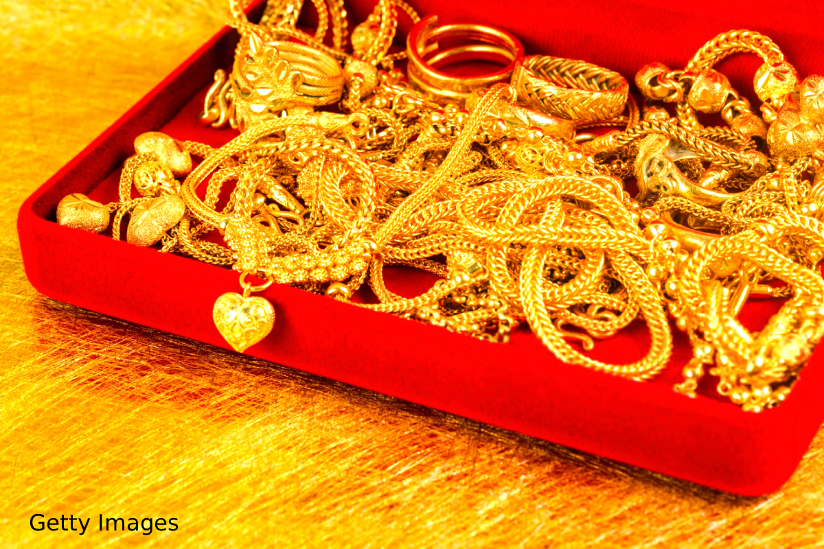 9K gold jewellery pros and cons, Is 9 karat gold real, 9K vs 22K gold jewellery, Budget gold jewellery options, 9K gold durability and resale value #9KGold #GoldJewellery #BudgetJewellery #FashionTrends #GoldBuyingTips #JewelleryGuide