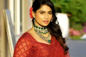 சிகப்புநிற லெஹங்காவில் மின்னும் நடிகை ஷிவானி நாராயணன்..புகைப்படங்கள்..