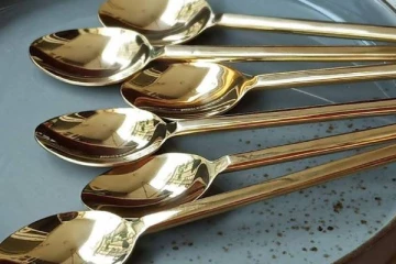 ஸ்பூனை வைத்து வியக்க வைக்கும் உலக கின்னஸ் சாதனை படைத்த நபர்!