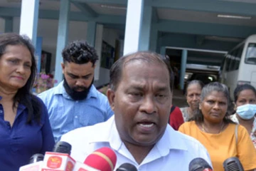 දරුවන්ට හිරිහැර කළ පොලිසියට එරෙහිව පැමිණිල්ලක්..(VIDEO)