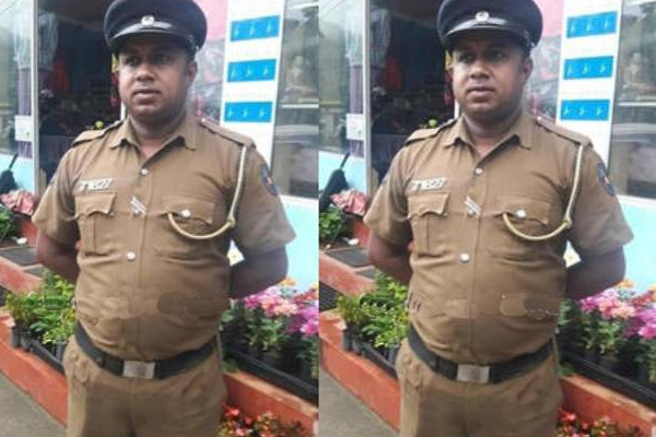 இலங்கையில் பொலிஸ் அதிகாரிக்கு குவியும் பாராட்டுக்கள்! என்ன செய்தார் தெரியுமா? | Nuwara Eliya Seetha Amman Temple Police Wallet இலங்கையில் பொலிஸ் அதிகாரிக்கு குவியும் பாராட்டுக்கள்! என்ன செய்தார் தெரியுமா? | Nuwara Eliya Seetha Amman Temple Police Wallet