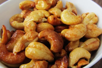 இவர்கள் முந்திரி சாப்பிட்டால் உயிருக்கே ஆபத்து...? அறவே தொட கூட வேண்டாம்!  ஜாக்கிரதை