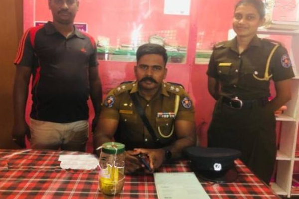 யாழில் கொள்ளையடித்த 10 இலட்சத்திற்கும் பெறுமதியான நகைகள் மீட்பு! ஒருவர் அதிரடி கைது | Jewellery Stolen Form Jaffna Mallakam