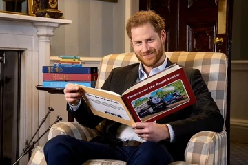 பிரித்தானிய ராணியாரின் மறைவு வரை காத்திருக்கும் ஹரி: மொத்தமும் அல்பலப்படுத்தும் 4 புத்தகங்கள்